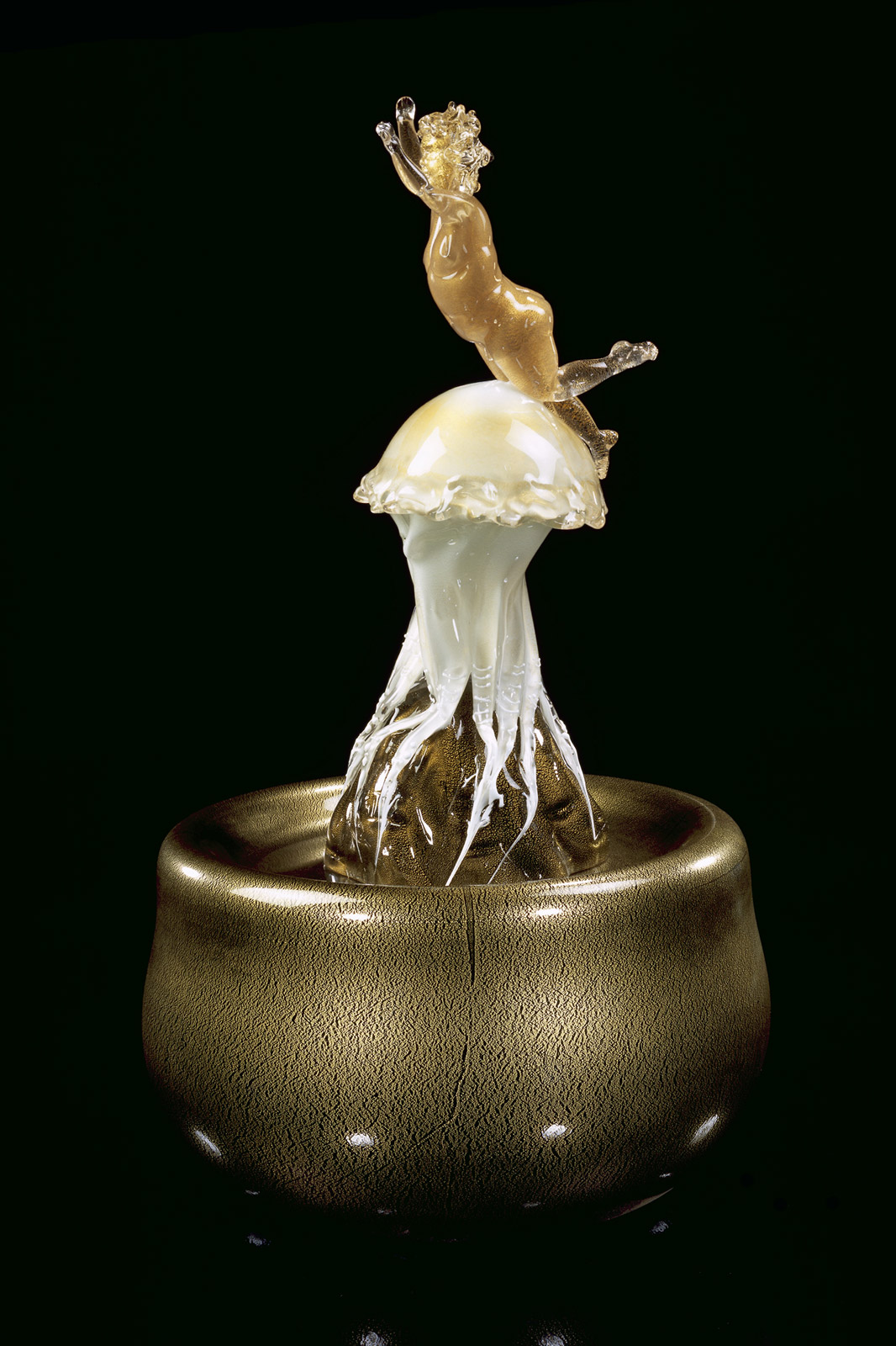 Dale Chihuly, Putto with Jellyfish atop Golden Vessel, 2000